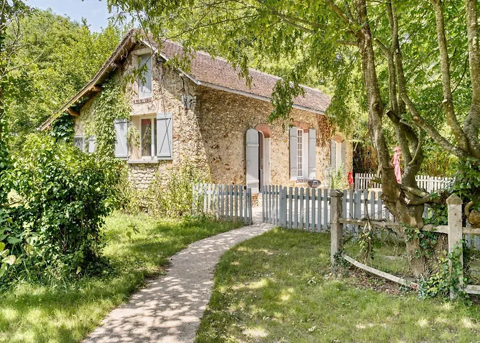 Le Petit Château De Au Bois Du Mée